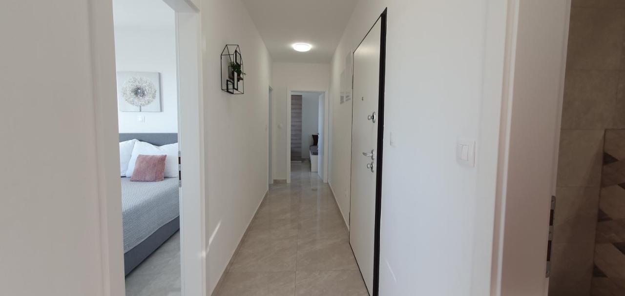 נובליה Seahorse Luxury Apartment With Pool And Sea View מראה חיצוני תמונה