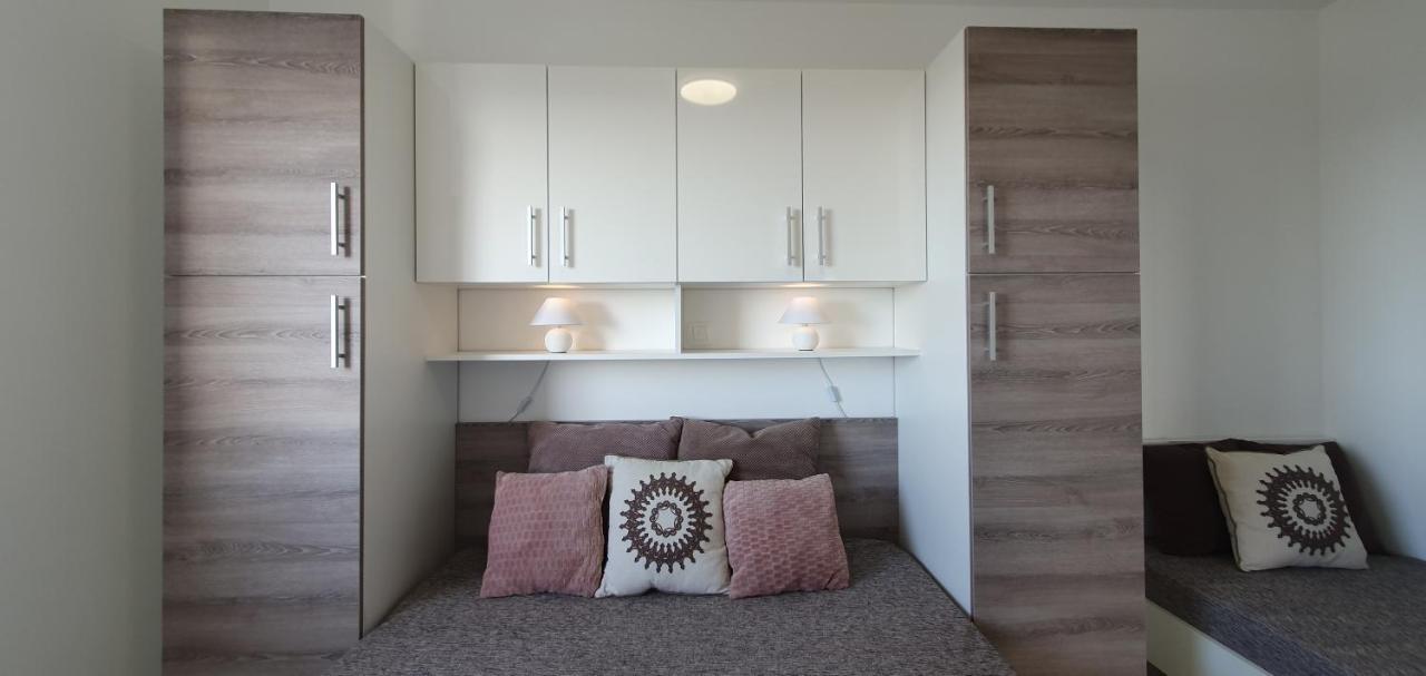 נובליה Seahorse Luxury Apartment With Pool And Sea View מראה חיצוני תמונה