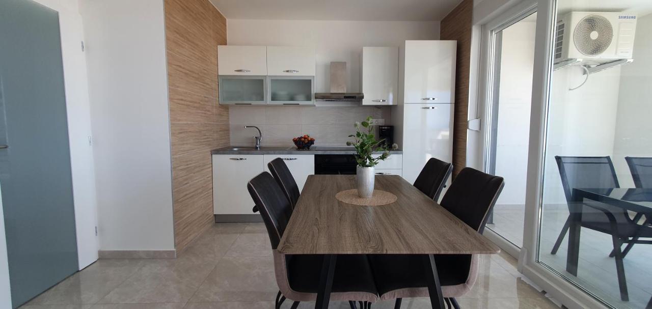 נובליה Seahorse Luxury Apartment With Pool And Sea View מראה חיצוני תמונה